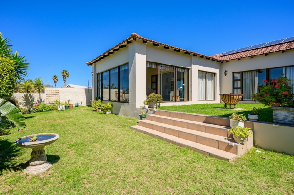 House for sale in Summerstrand - 1PLZ1752148 House for sale in Summerstrand - 1PLZ1752148