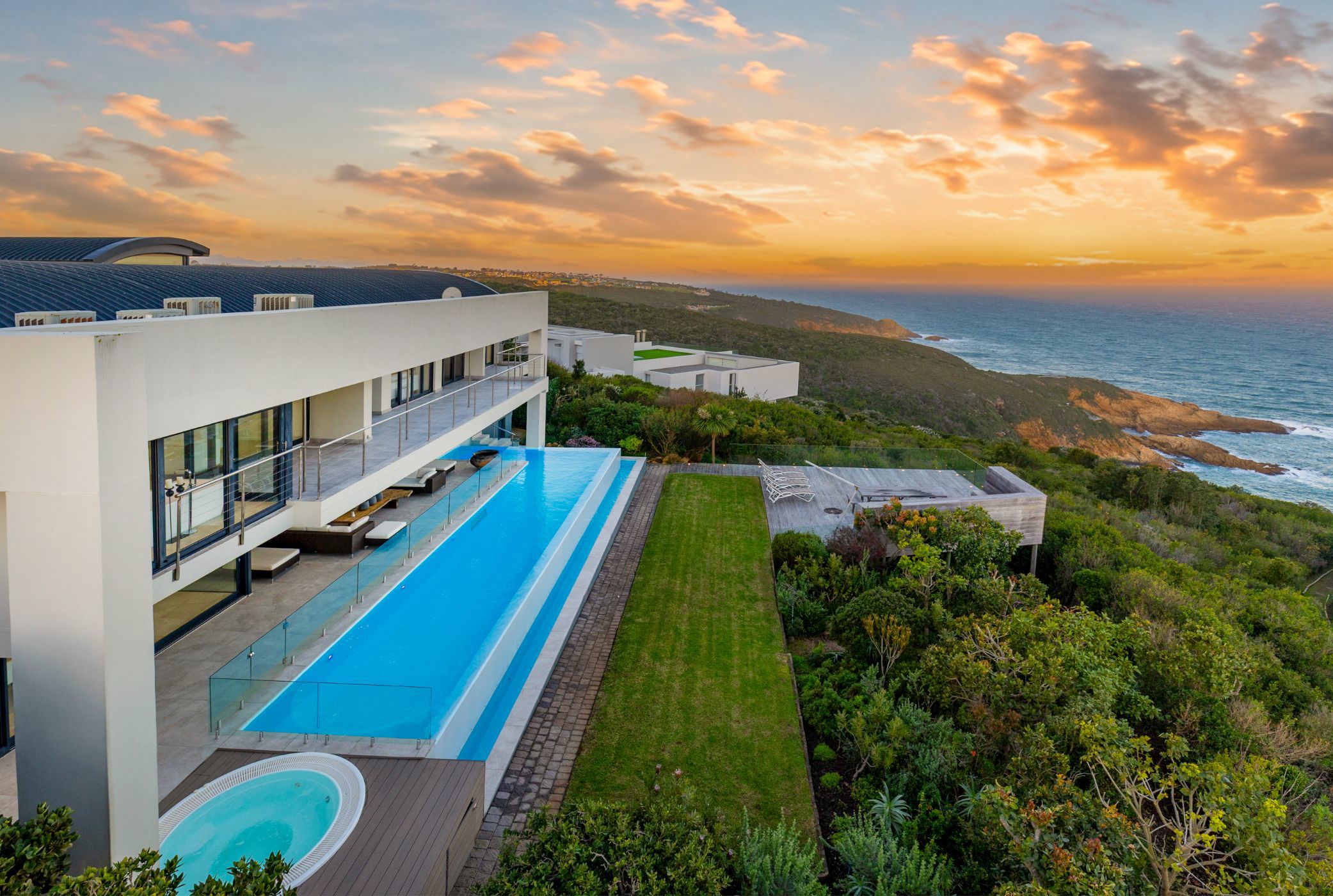 Golf estate house for sale in Oubaai - GEO1752568