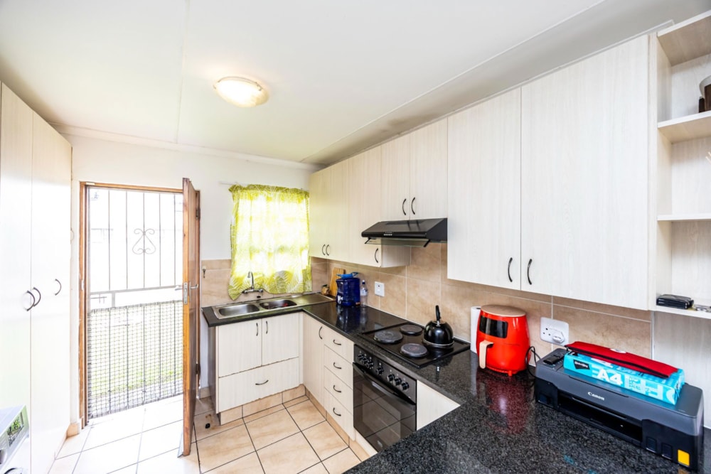 Townhouse for sale in Gonubie - 1EZ1751637