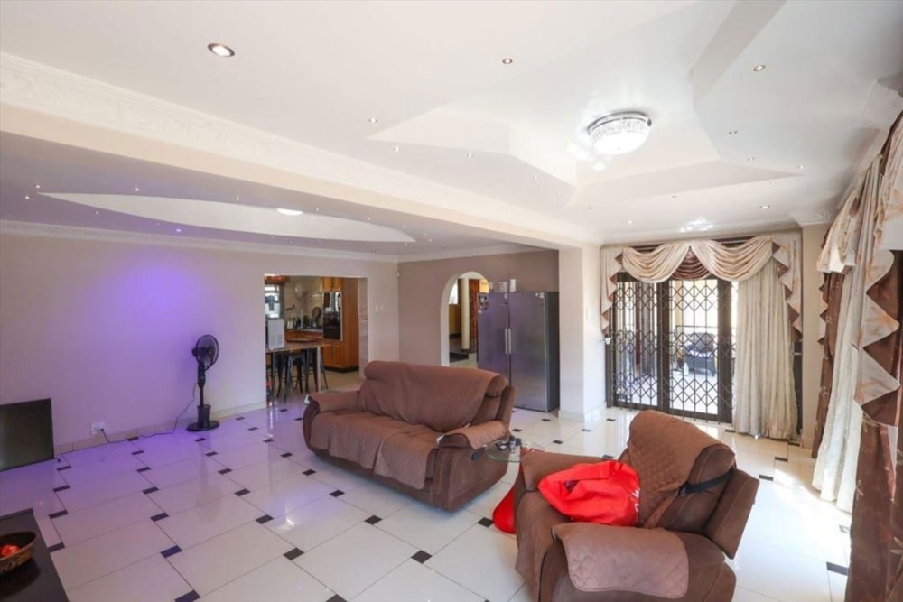 House for sale in Athlone Park - 1WB1752650 House for sale in Athlone Park - 1WB1752650