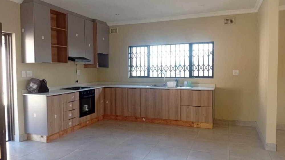 House to rent in Athlone Park - 1WB1752517 House to rent in Athlone Park - 1WB1752517
