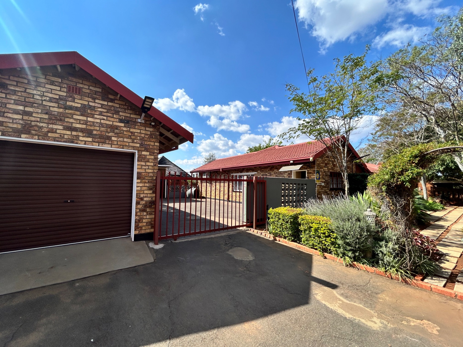 House for sale in Rhodesdene - 1KJ1751905