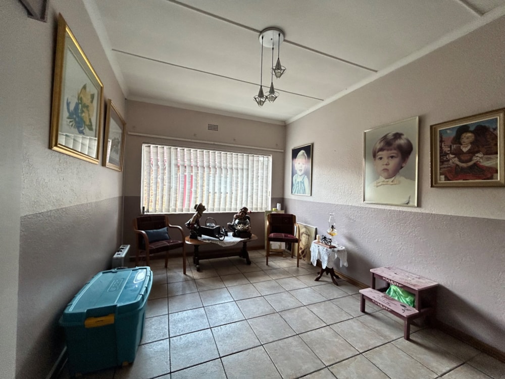 House for sale in Rhodesdene - 1KJ1751905 House for sale in Rhodesdene - 1KJ1751905