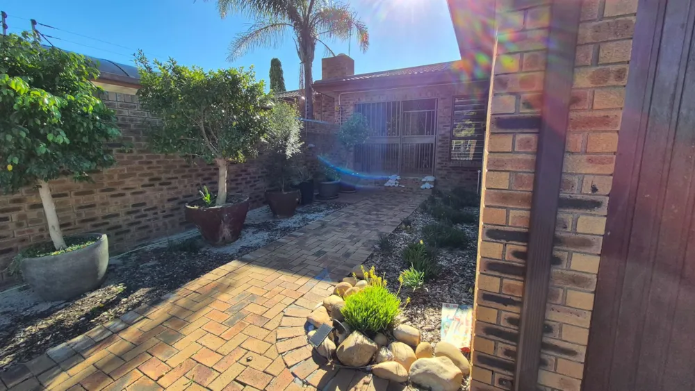 House to rent in Rouxville, Kuils River - 1KV1753150 House to rent in Rouxville, Kuils River - 1KV1753150