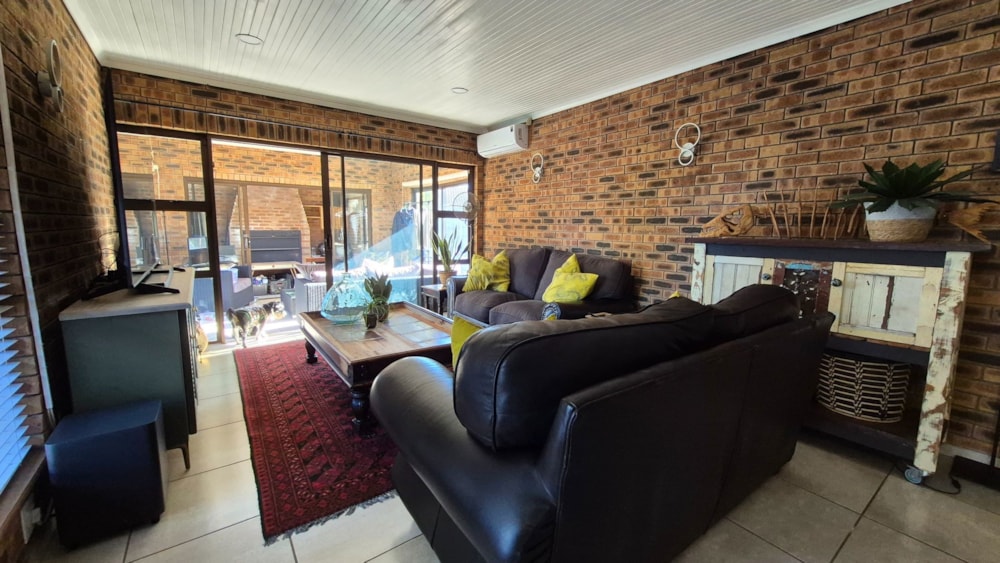 House to rent in Rouxville, Kuils River - 1KV1753150