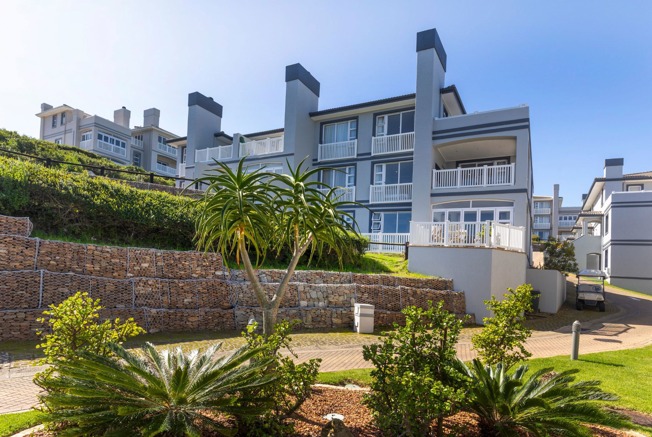 Apartment for sale in Pinnacle Point Golf Estate - 1MB1753542