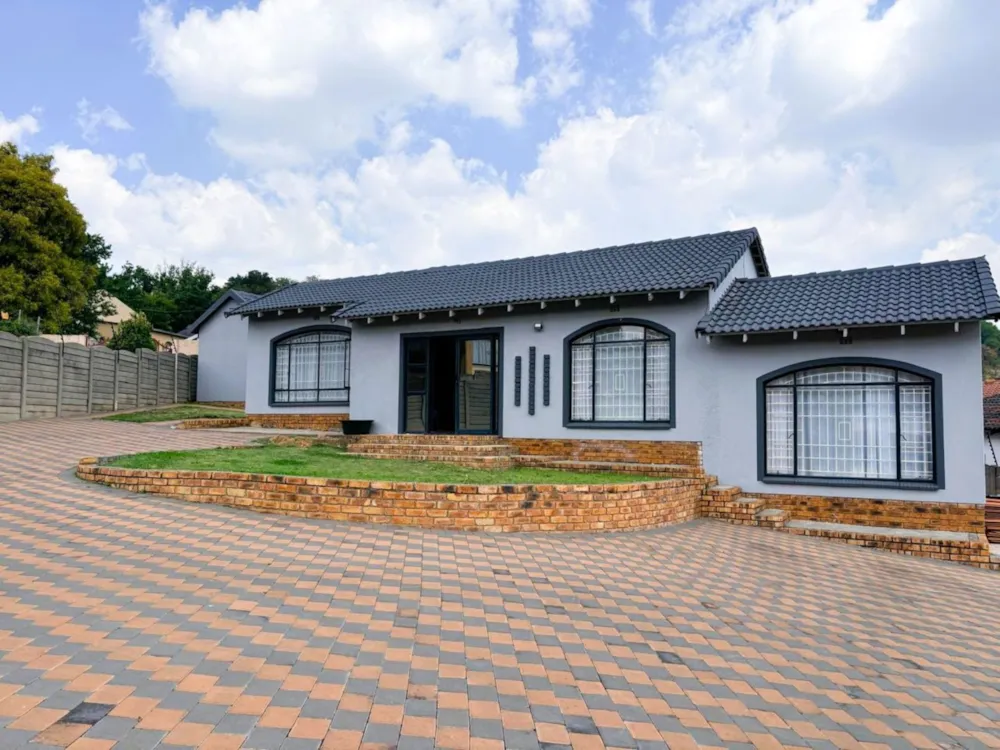 House for sale in Naturena - 1GV1753654