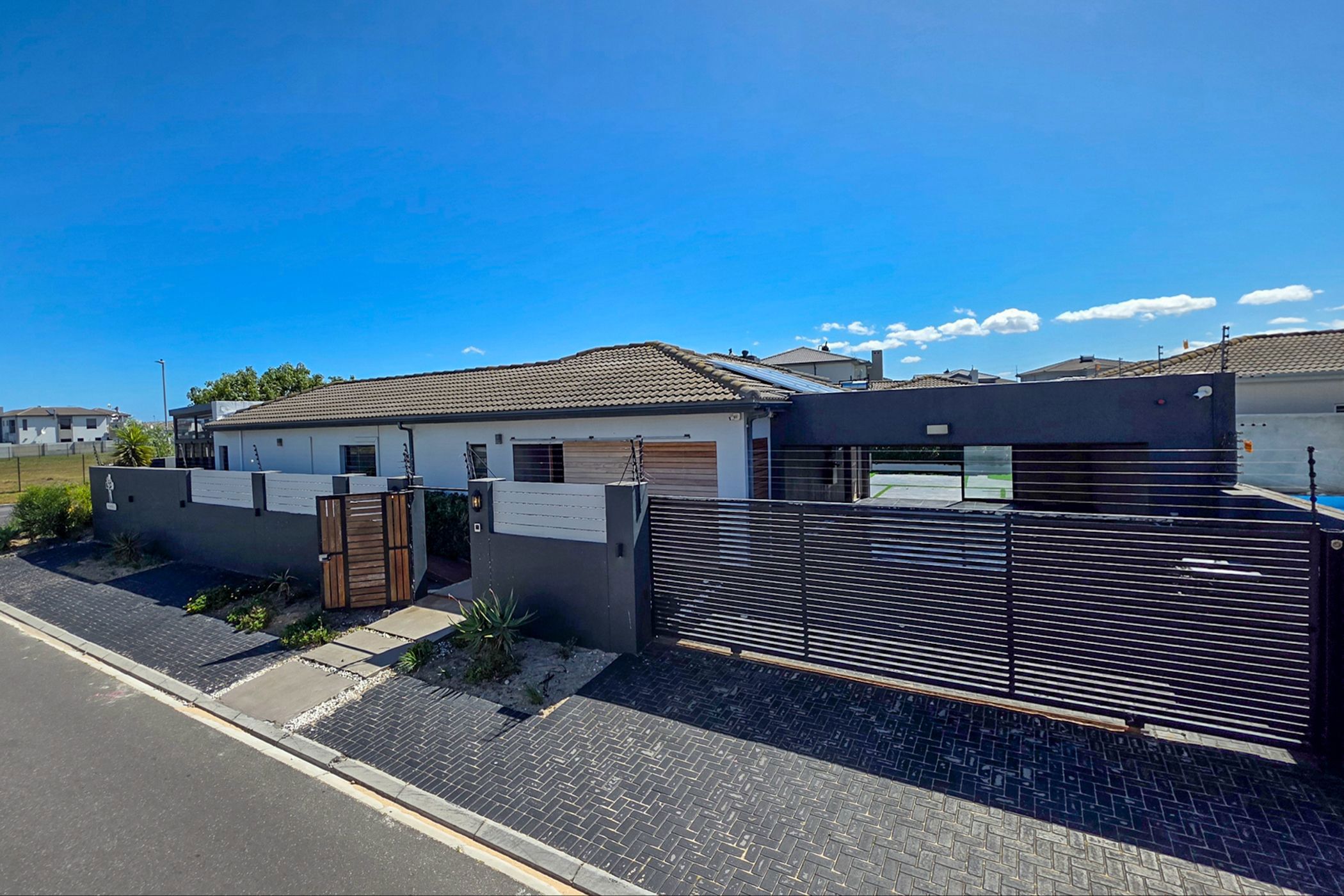House for sale in Parklands - 1TV1753015