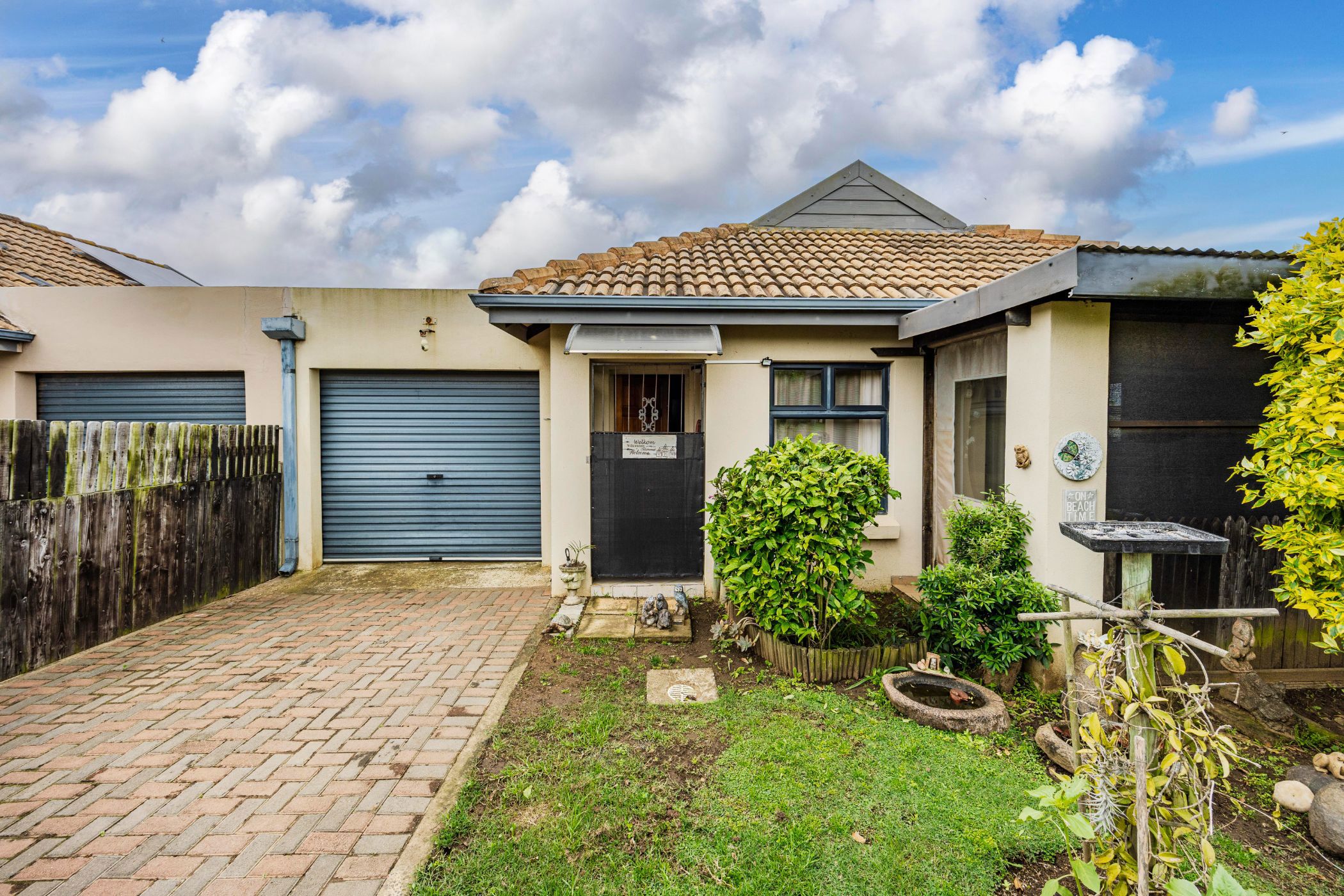 House for sale in Kidds Beach - 1EZ1752008