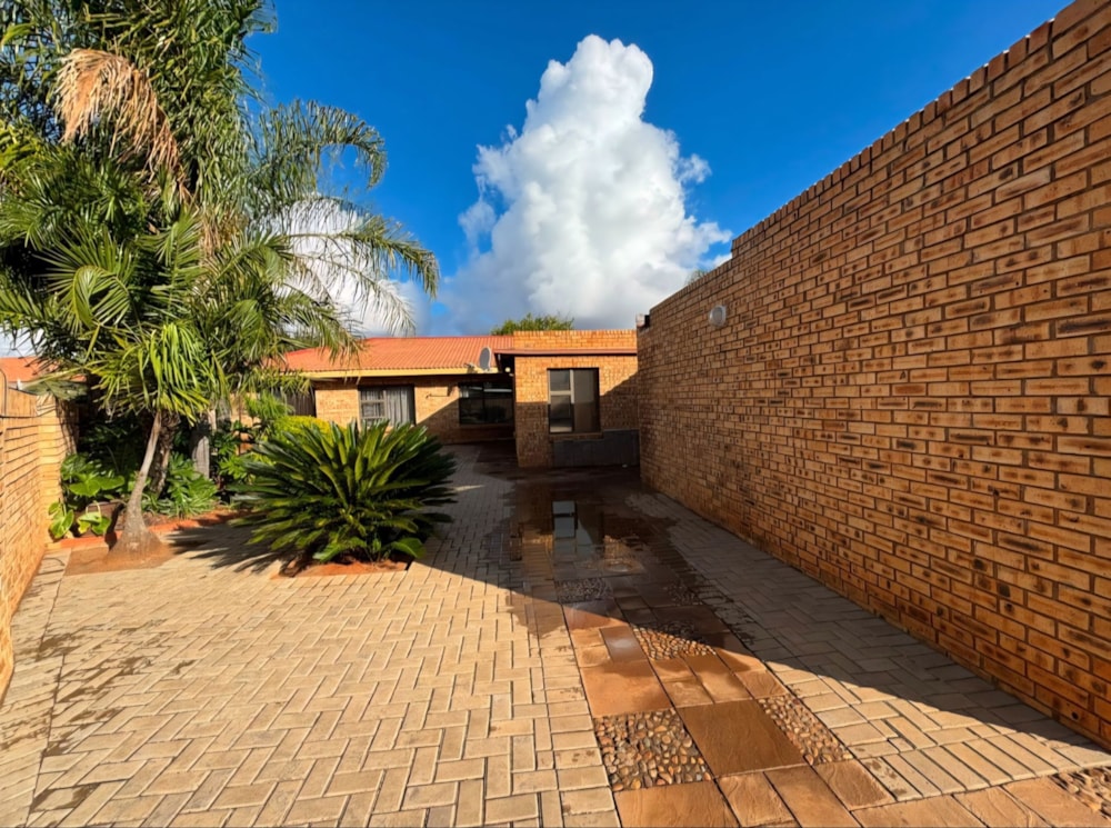 House for sale in Hillcrest, Kimberley - 1KJ1696228 House for sale in Hillcrest, Kimberley - 1KJ1696228