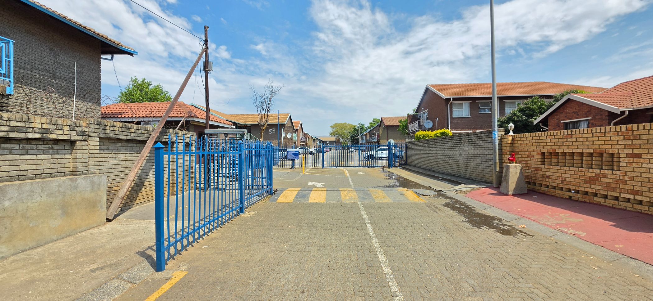 Apartment to rent in Rustenburg North - 1RU1698792