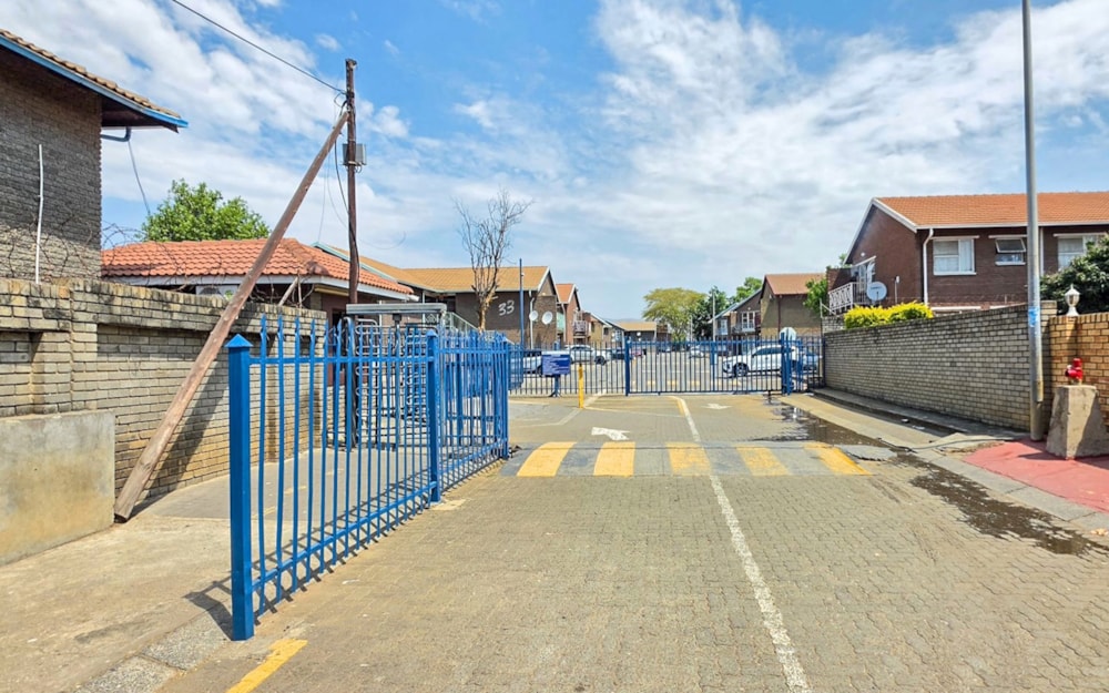 Apartment to rent in Rustenburg North - 1RU1698792 Apartment to rent in Rustenburg North - 1RU1698792