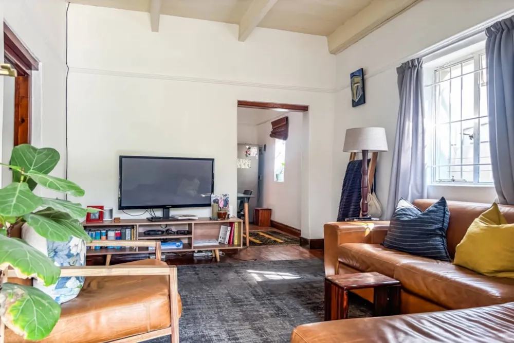 Security complex home to rent in Paarl - TKL1750425 Security complex home to rent in Paarl - TKL1750425