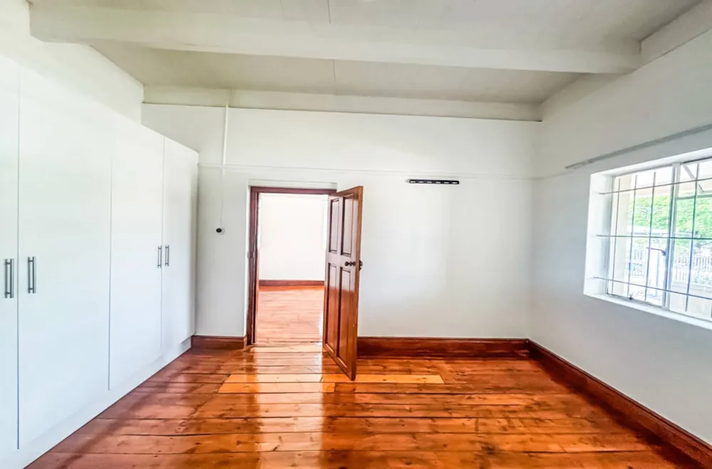 Security complex home to rent in Paarl - TKL1750425 Security complex home to rent in Paarl - TKL1750425