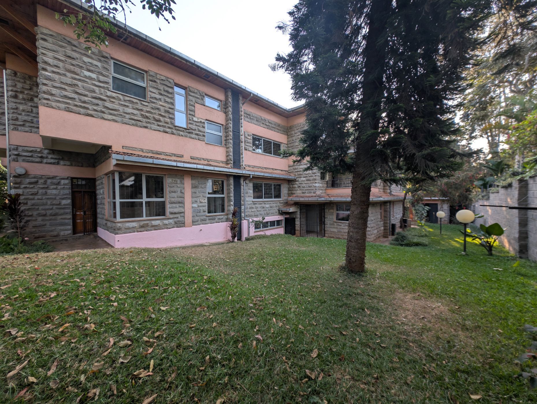 Townhouse to rent in Runda , Kenya - 3KE1728870
