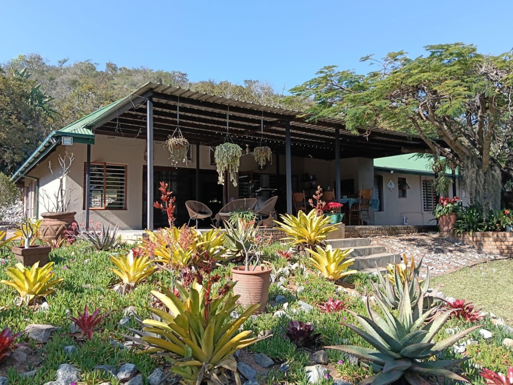 Smallholding for sale in Rhenosterkop - 1NS1750919 Smallholding for sale in Rhenosterkop - 1NS1750919