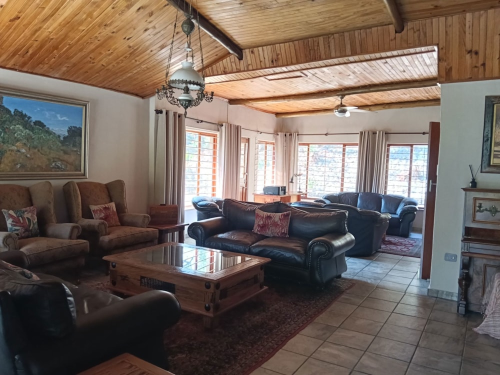Smallholding for sale in Rhenosterkop - 1NS1750919 Smallholding for sale in Rhenosterkop - 1NS1750919