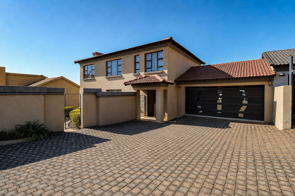 Double-storey cluster for sale in Thatchfield Gardens - CN1752198 Double-storey cluster for sale in Thatchfield Gardens - CN1752198