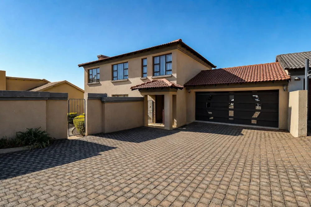 Double-storey cluster for sale in Thatchfield Gardens - CN1752198 Double-storey cluster for sale in Thatchfield Gardens - CN1752198
