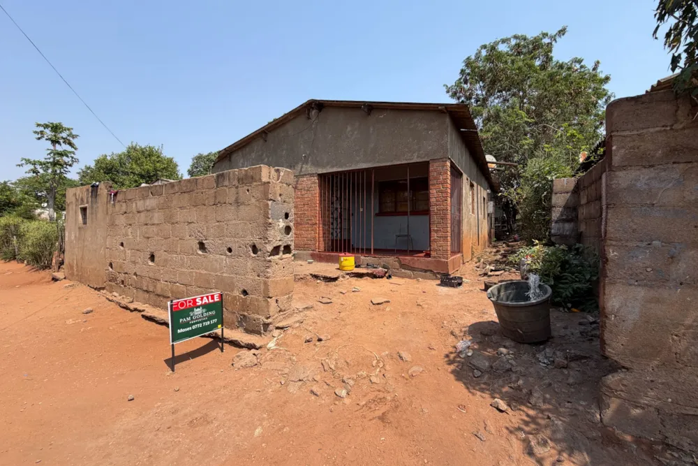 Single-storey house for sale in Victoria Falls, Zimbabwe - 3ZB1754119