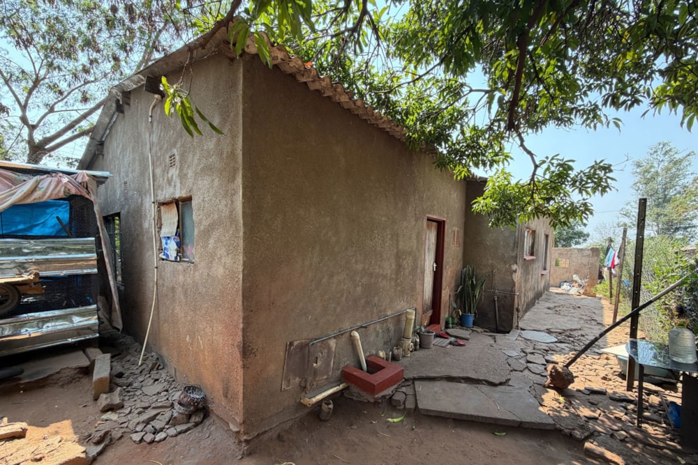 Single-storey house for sale in Victoria Falls, Zimbabwe - 3ZB1754119