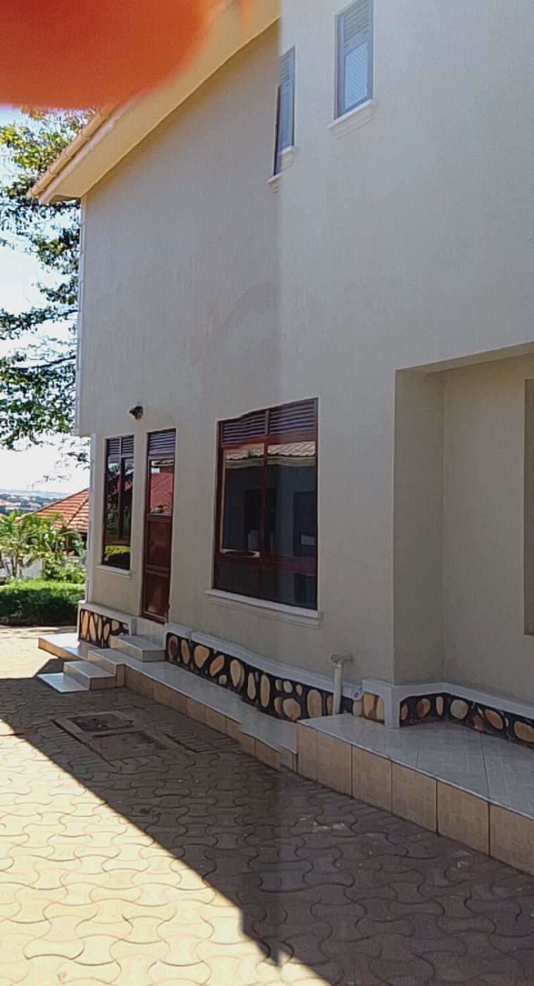 Double-storey apartment for sale in Kampala, Uganda - 3UG1750341
