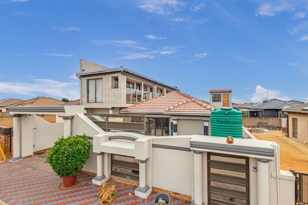 House for sale in Crystal Park - EN1750779 House for sale in Crystal Park - EN1750779