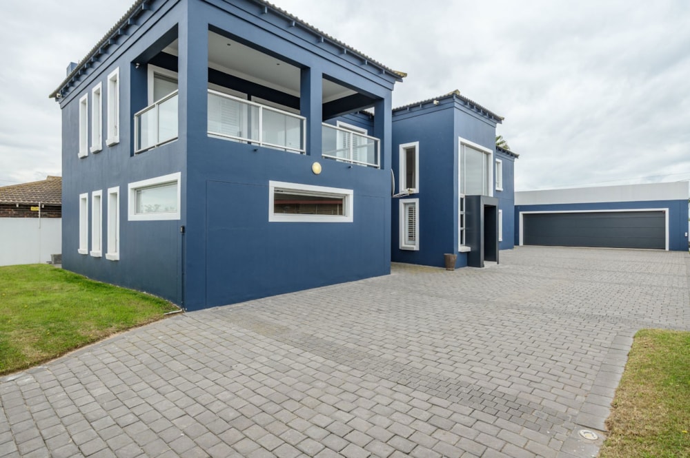 Double-storey house for sale in Bluewater Bay, Port Elizabeth, Gqeberha - 1PLZ1752536 Double-storey house for sale in Bluewater Bay, Port Elizabeth, Gqeberha - 1PLZ1752536