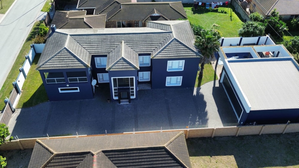 Double-storey house for sale in Bluewater Bay, Port Elizabeth, Gqeberha - 1PLZ1752536 Double-storey house for sale in Bluewater Bay, Port Elizabeth, Gqeberha - 1PLZ1752536
