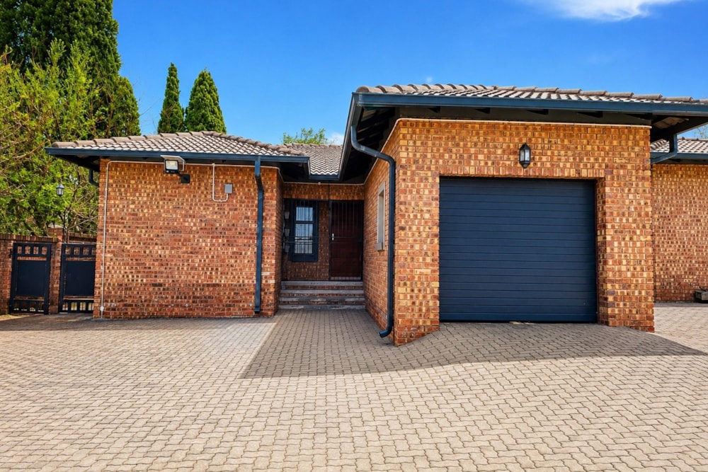 Townhouse for sale in Ermelo Central - 1EM1750905 Townhouse for sale in Ermelo Central - 1EM1750905