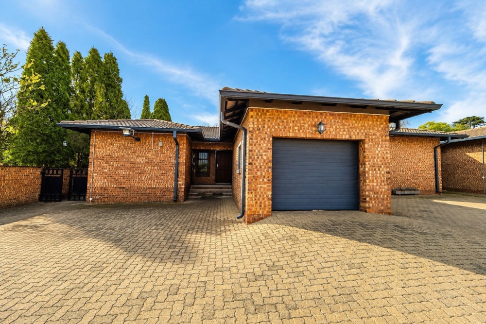Townhouse for sale in Ermelo Central - 1EM1750905 Townhouse for sale in Ermelo Central - 1EM1750905