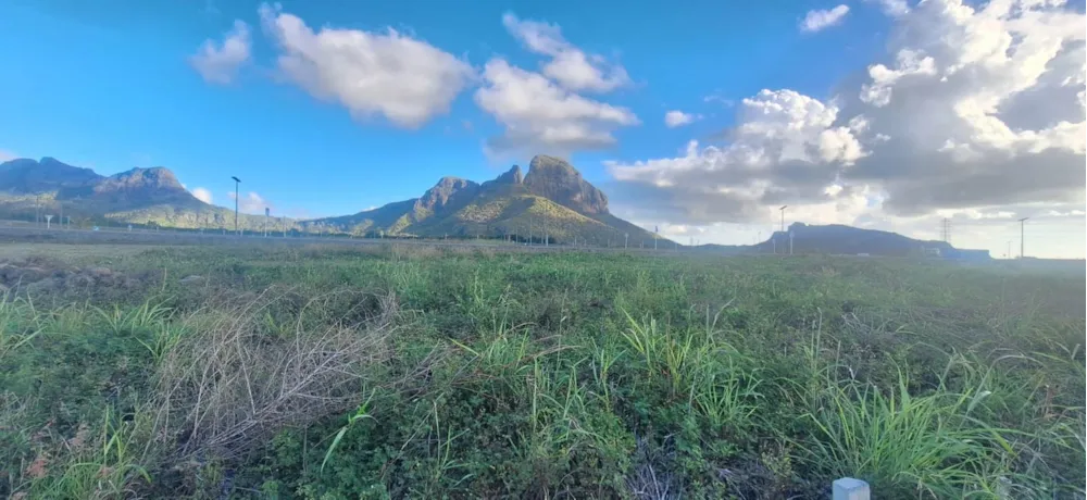 Residential vacant land for sale in Quatre Bornes, Mauritius - MUR1750967 Residential vacant land for sale in Quatre Bornes, Mauritius - MUR1750967