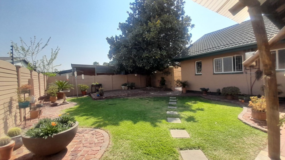 House for sale in Vanderbijlpark SE 7 - 1VT1751002 House for sale in Vanderbijlpark SE 7 - 1VT1751002