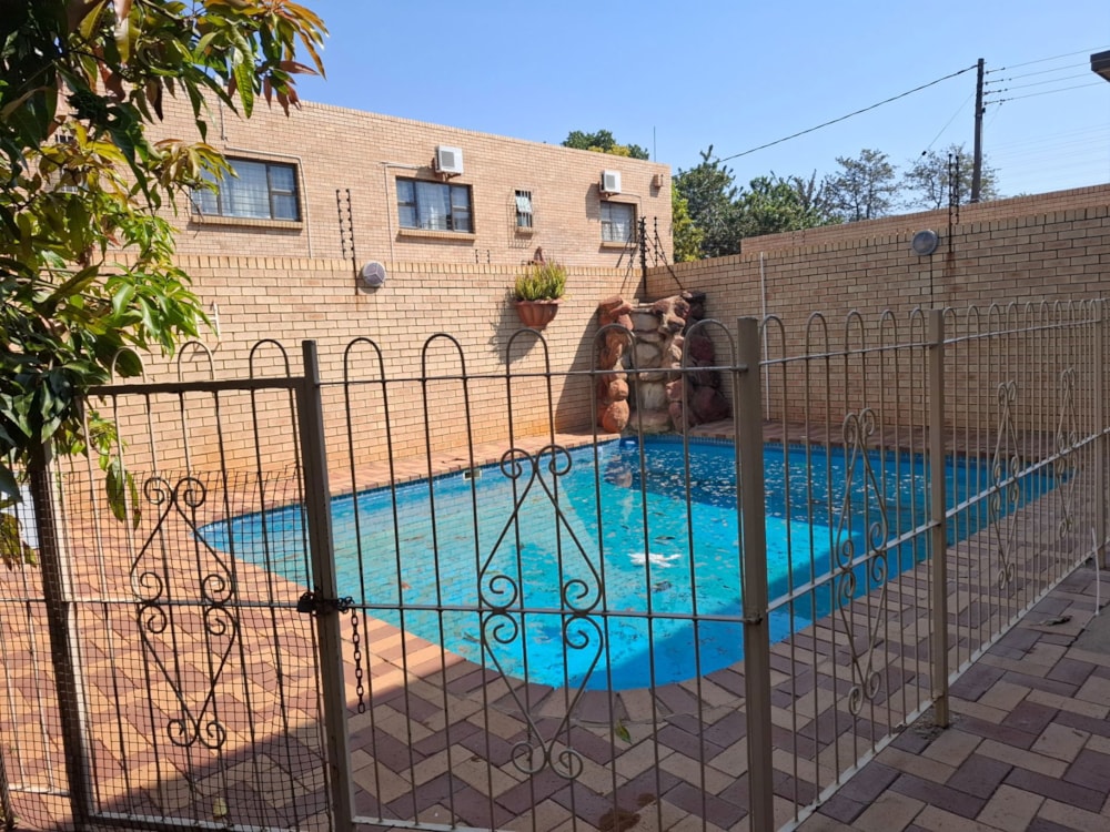 Townhouse to rent in Broadhurst, Botswana - 3BO1751058