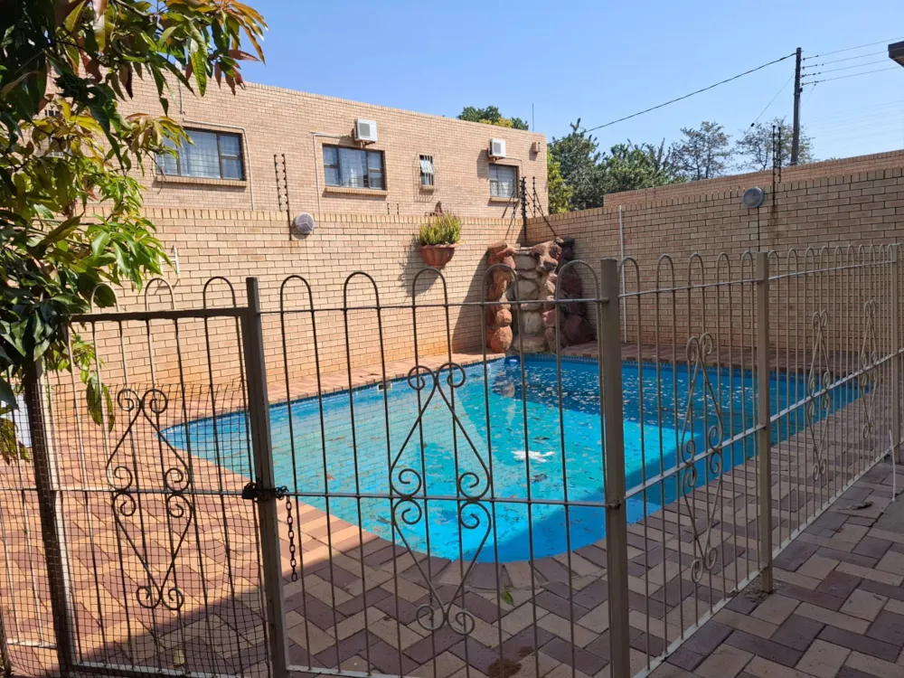 Townhouse to rent in Broadhurst, Botswana - 3BO1751058 Townhouse to rent in Broadhurst, Botswana - 3BO1751058