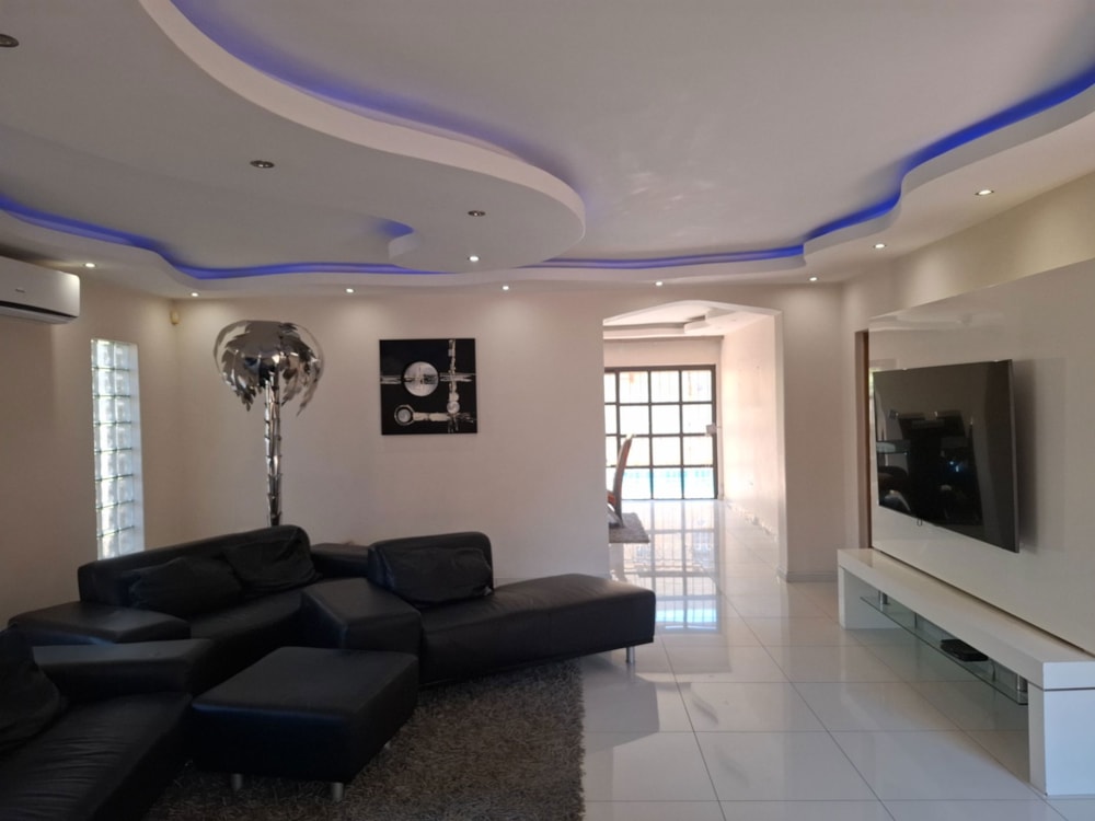 Townhouse to rent in Broadhurst, Botswana - 3BO1751058