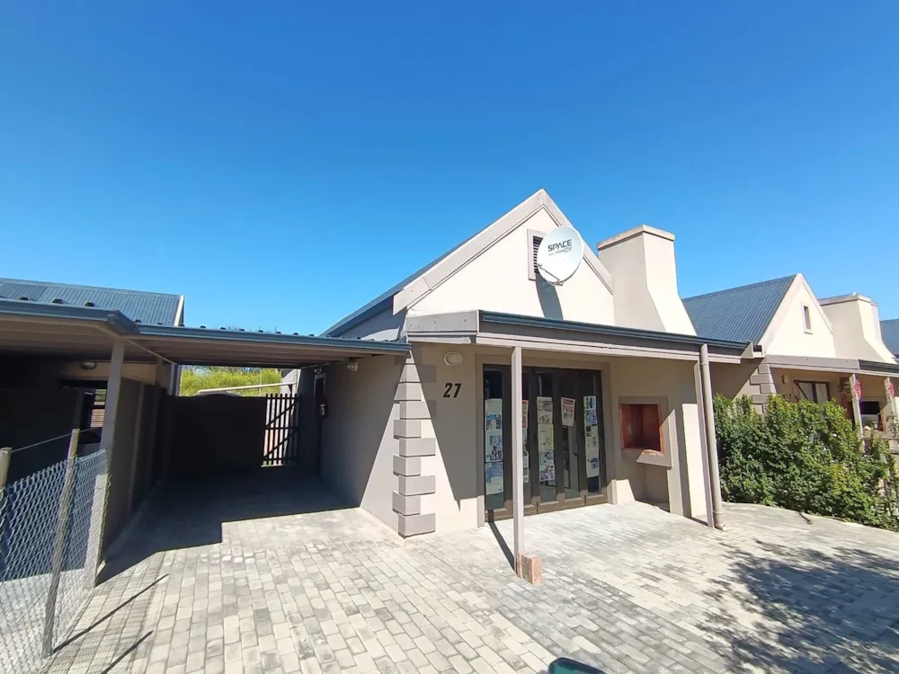 Single-storey retirement home for sale in Wesbank, Oudtshoorn - 1OU1751623 Single-storey retirement home for sale in Wesbank, Oudtshoorn - 1OU1751623