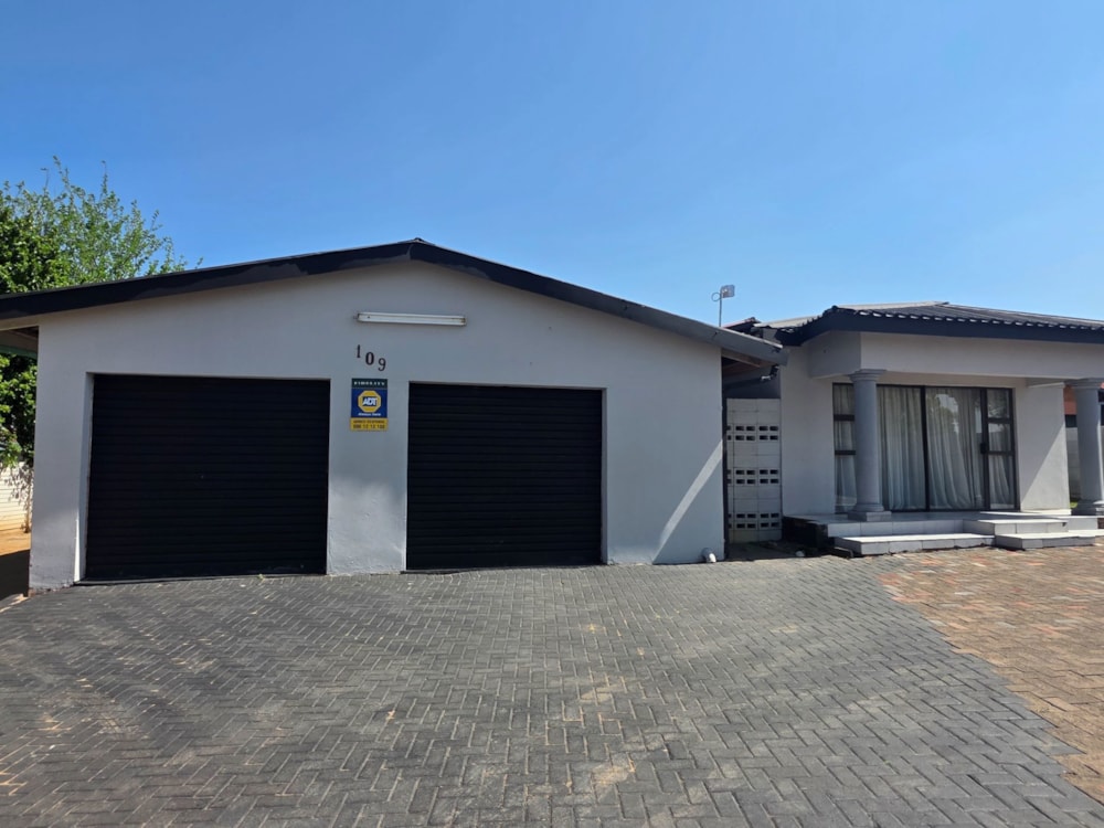 House for sale in Newcastle - 1NW1752026 House for sale in Newcastle - 1NW1752026