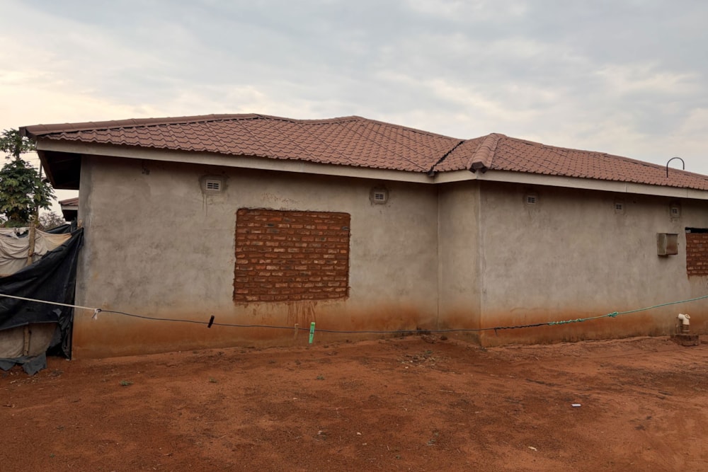 House for sale in Victoria Falls, Zimbabwe - 3ZB1753174 House for sale in Victoria Falls, Zimbabwe - 3ZB1753174