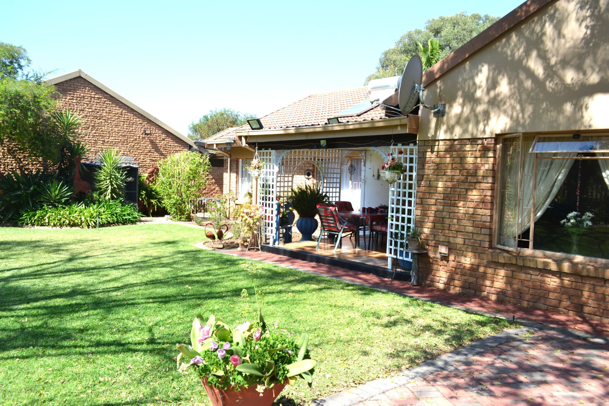 House for sale in Mookgopong (Naboomspruit) - 1MDM1751314
