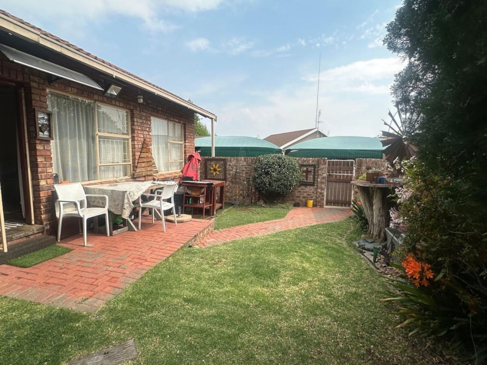 Townhouse to rent in Uitsig, Bloemfontein - 1BX1751644 Townhouse to rent in Uitsig, Bloemfontein - 1BX1751644