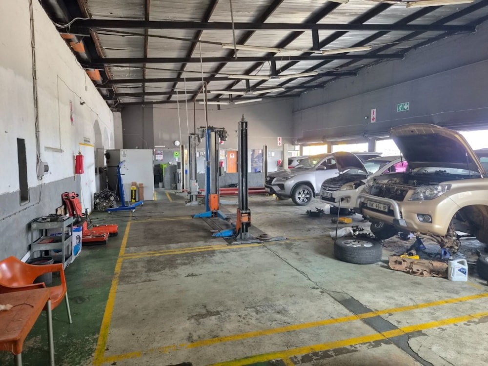 Commercial industrial property for sale in Sonheuwel - 1NS1751778