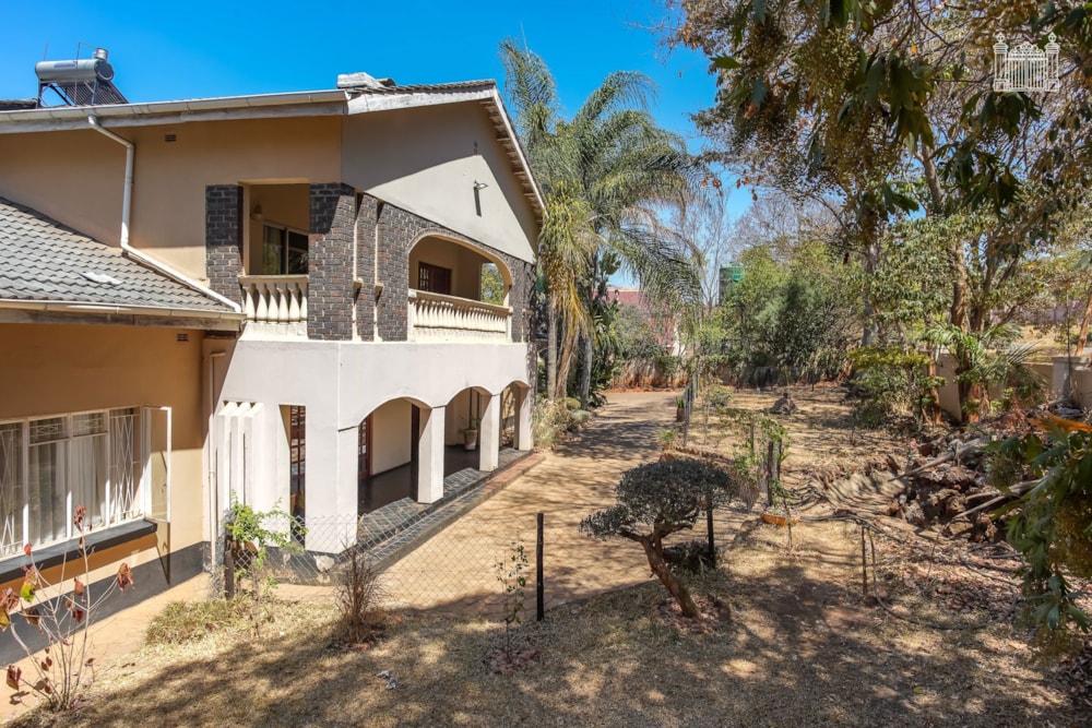 Double-storey house for sale in Helensvale, Zimbabwe - 3ZB1751493 Double-storey house for sale in Helensvale, Zimbabwe - 3ZB1751493
