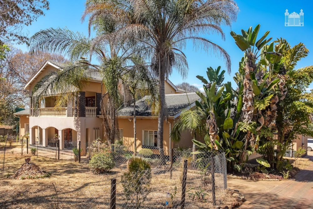 Double-storey house for sale in Helensvale, Zimbabwe - 3ZB1751493 Double-storey house for sale in Helensvale, Zimbabwe - 3ZB1751493