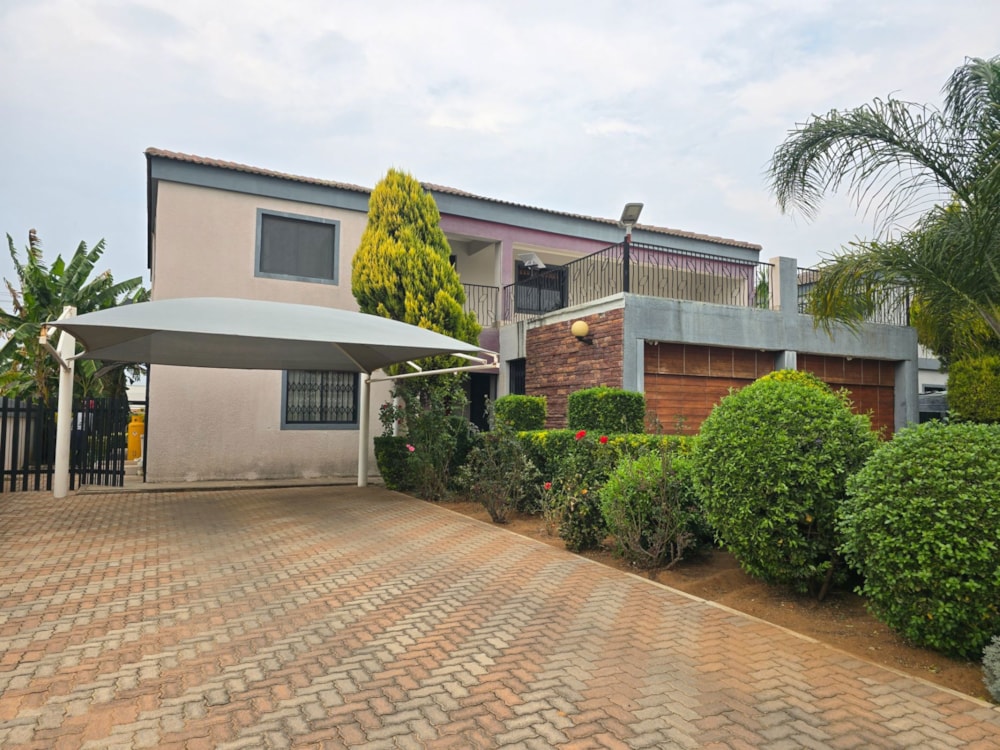 Double-storey cluster for sale in Gaborone North, Botswana - 3BO1751497 Double-storey cluster for sale in Gaborone North, Botswana - 3BO1751497