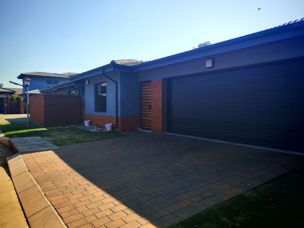 Security complex home to rent in Pomona - ENL1751517 Security complex home to rent in Pomona - ENL1751517