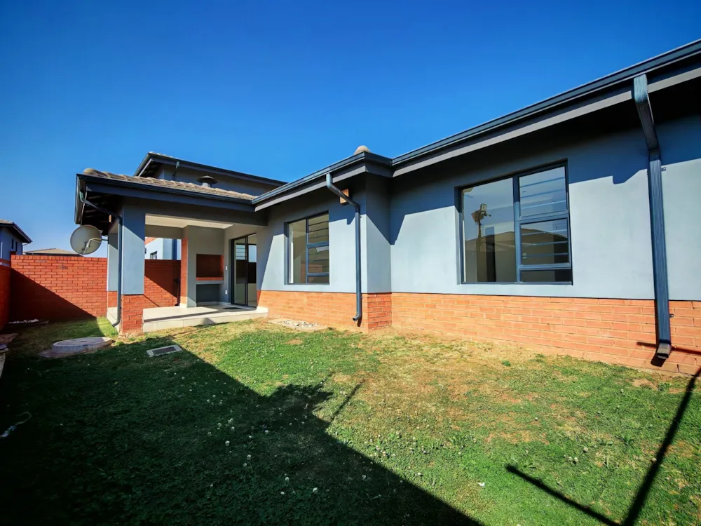 Security complex home to rent in Pomona - ENL1751517
