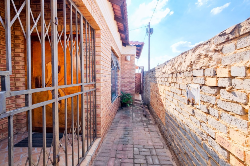 House for sale in Chiawelo - RDT1752428