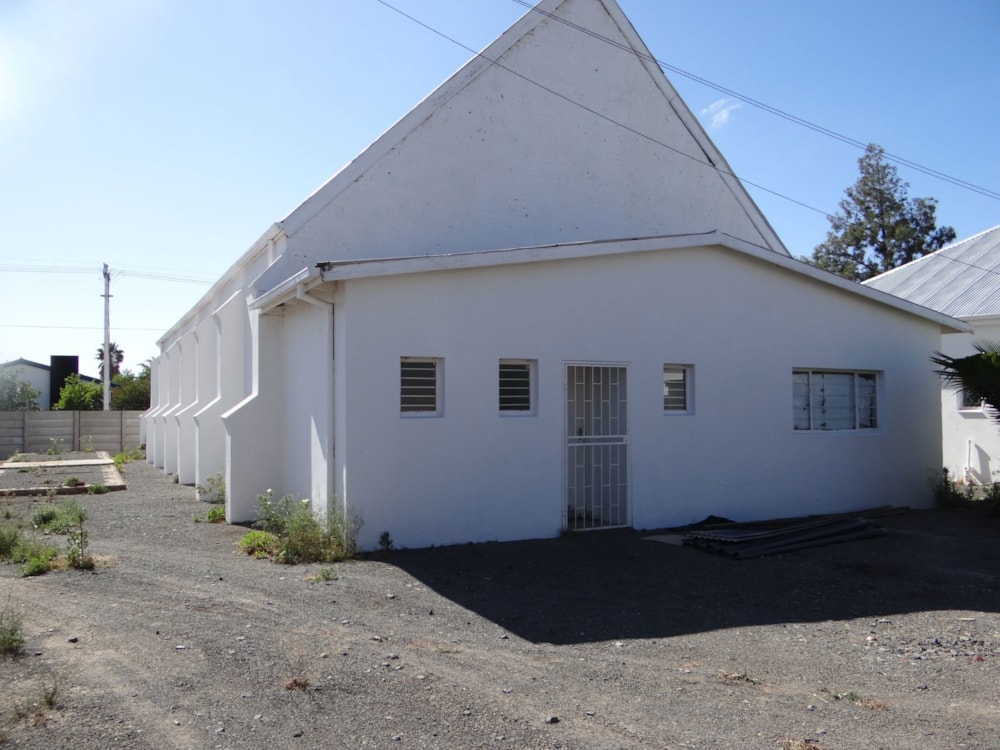Commercial retail property for sale in Middedorp, Beaufort West - 1KK1751635 Commercial retail property for sale in Middedorp, Beaufort West - 1KK1751635