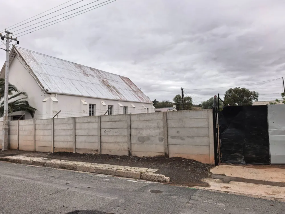 Commercial retail property for sale in Middedorp, Beaufort West - 1KK1751635 Commercial retail property for sale in Middedorp, Beaufort West - 1KK1751635